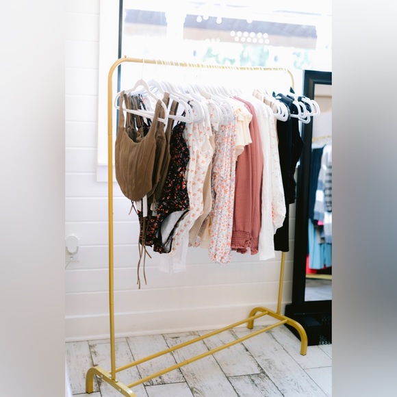 Meet your Posher, Lauren - Picture 6 of 8